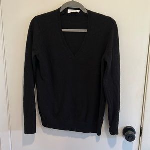 Everlane Black Cashmere V-Neck Sweater
